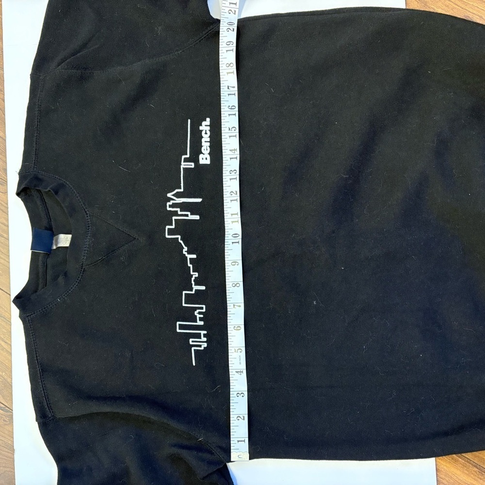 Bench Black Crewneck long sleeve Sweat shirt with cityscape. like new! SzM - Picture 4 of 6